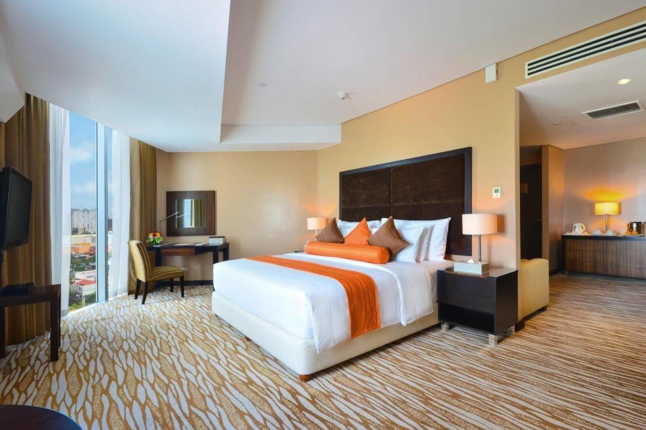 Acacia Hotel Manila Muntinlupa City Exteriör bild