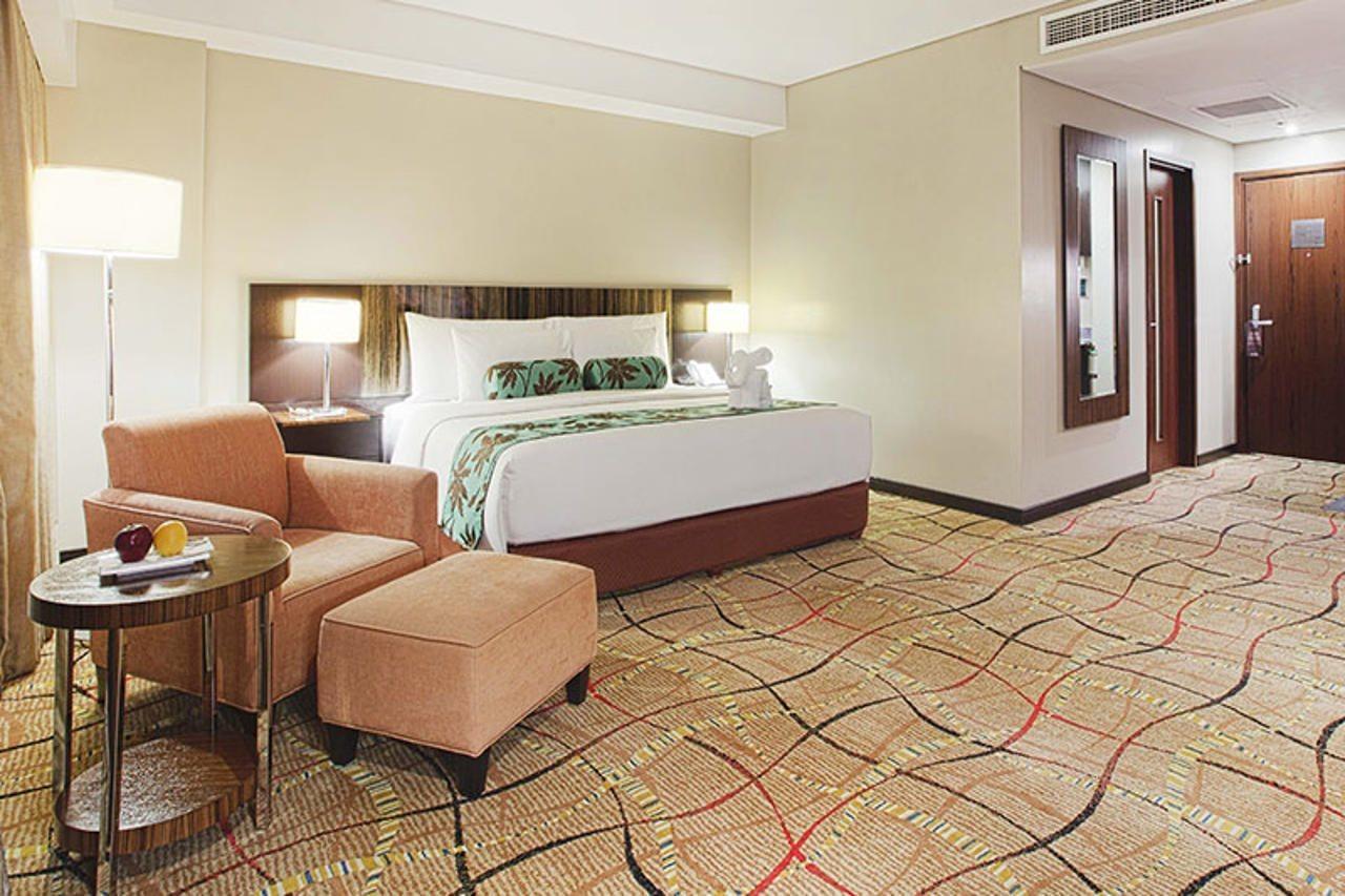 Acacia Hotel Manila Muntinlupa City Exteriör bild