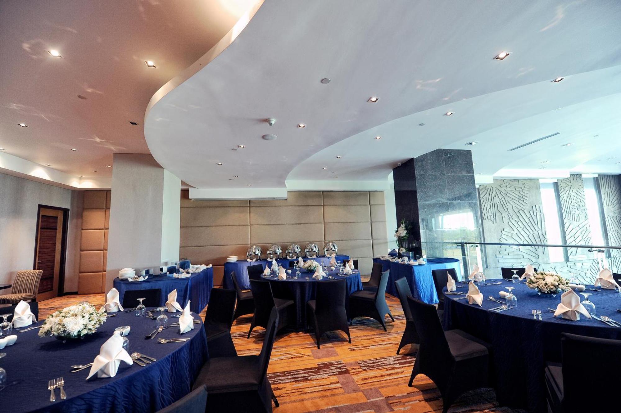 Acacia Hotel Manila Muntinlupa City Exteriör bild