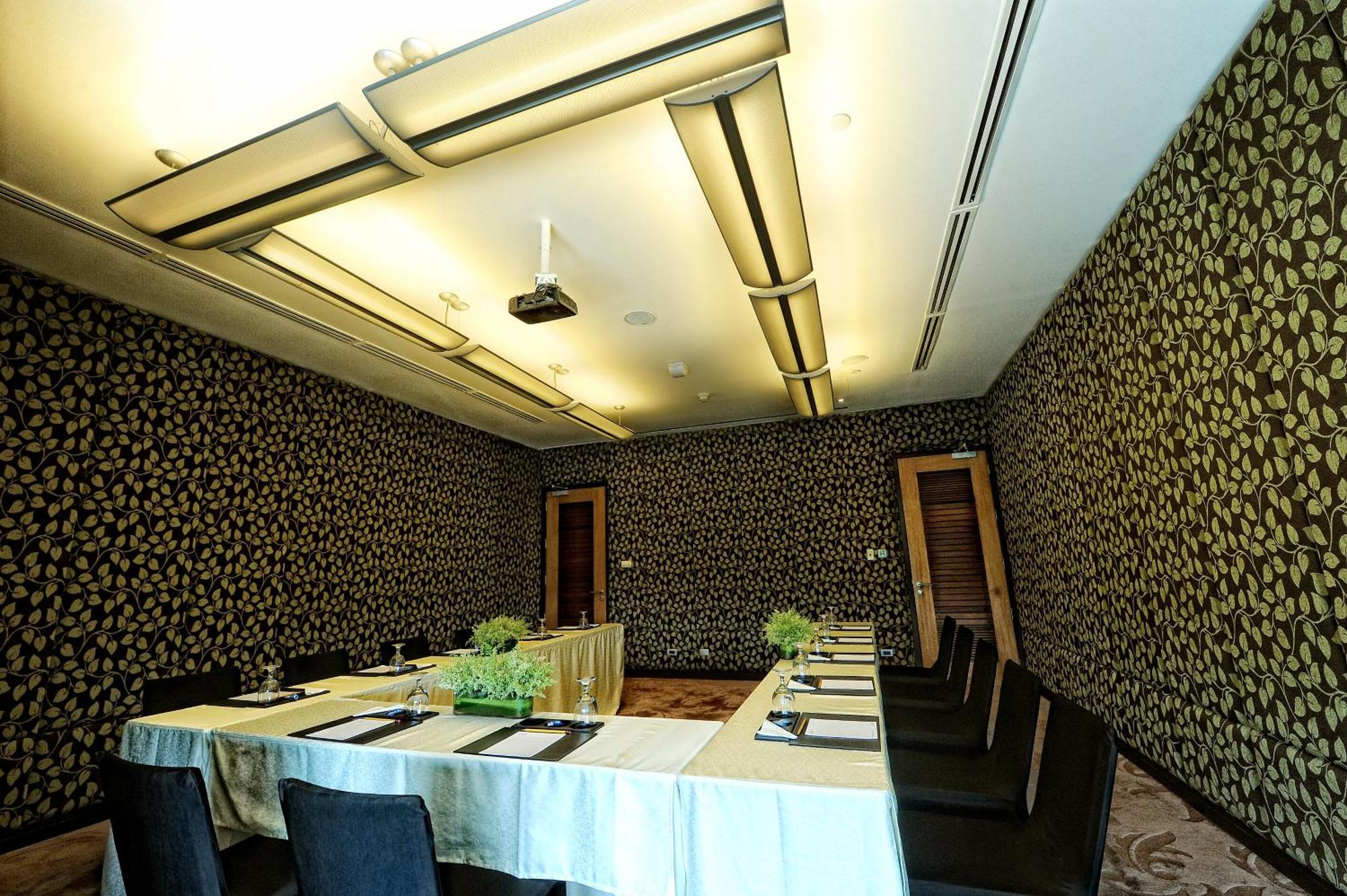 Acacia Hotel Manila Muntinlupa City Exteriör bild